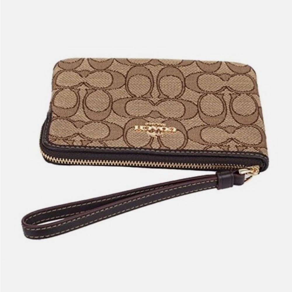 ✨ Coach Signature Wristlet - Picture 2 of 7